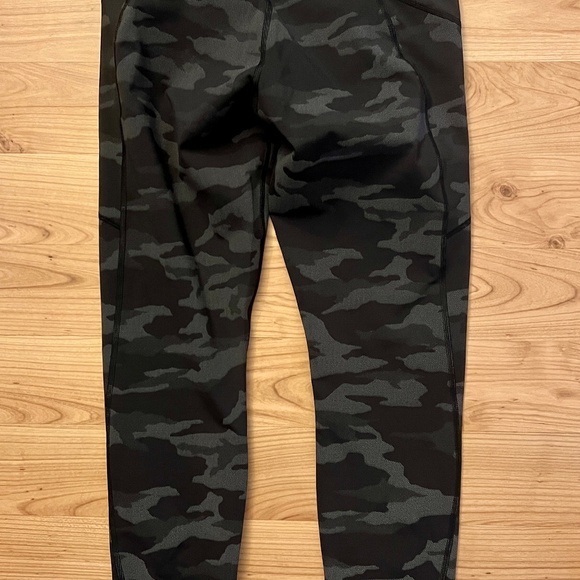 Athleta Ranier Reflective Camo leggings small - Picture 3 of 5
